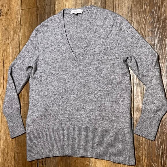 White + Warren Cashmere V Neck Sweater M Gray Side Slits Quite Luxury Minimalist - Picture 5 of 11